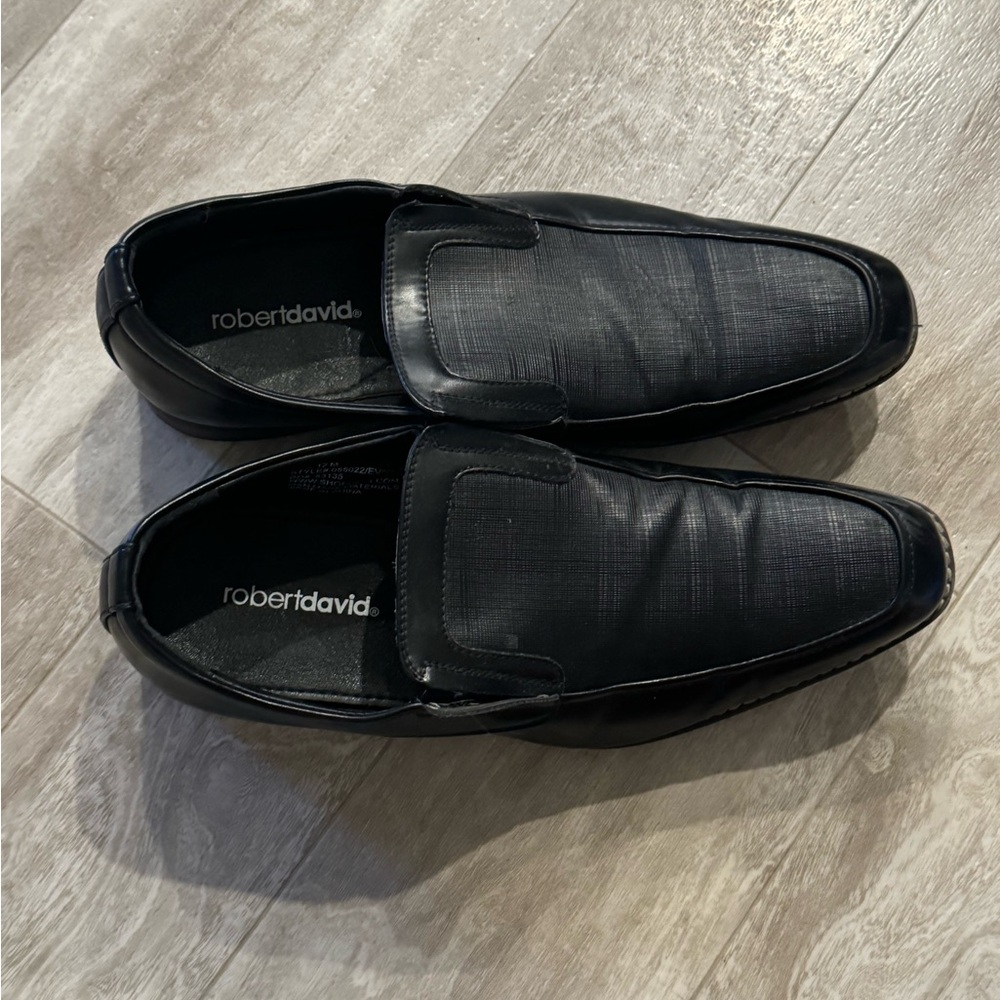 Robert Davis Sleek Black Leather Loafers with Squared Toe